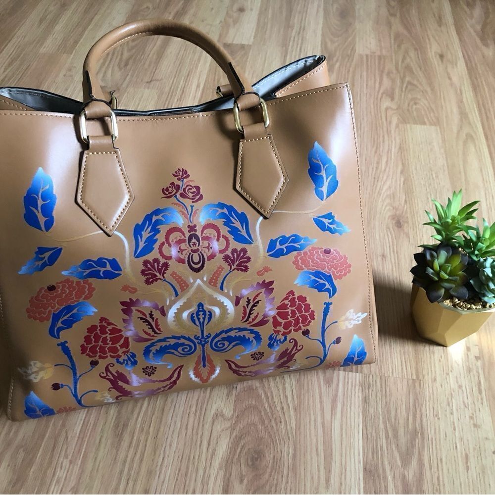 A Bellucci Vacchetta Italy Italian Leather Tan Floral Shoulder Handbag